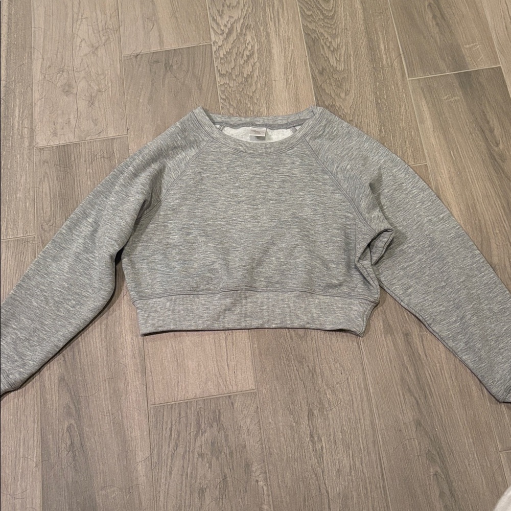 Suzette Girls Gray Cropped Sweatshirt Size M(8/10)